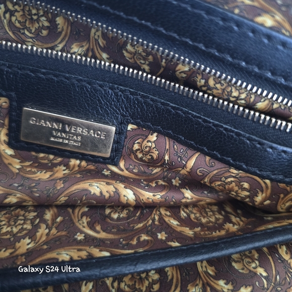 Versace - Picture 2 of 16